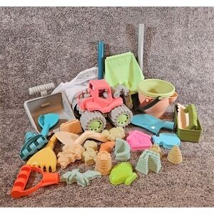 24 Piece Beach Sandle Castle Kit W/ Beach Vehicle And Shovels.New